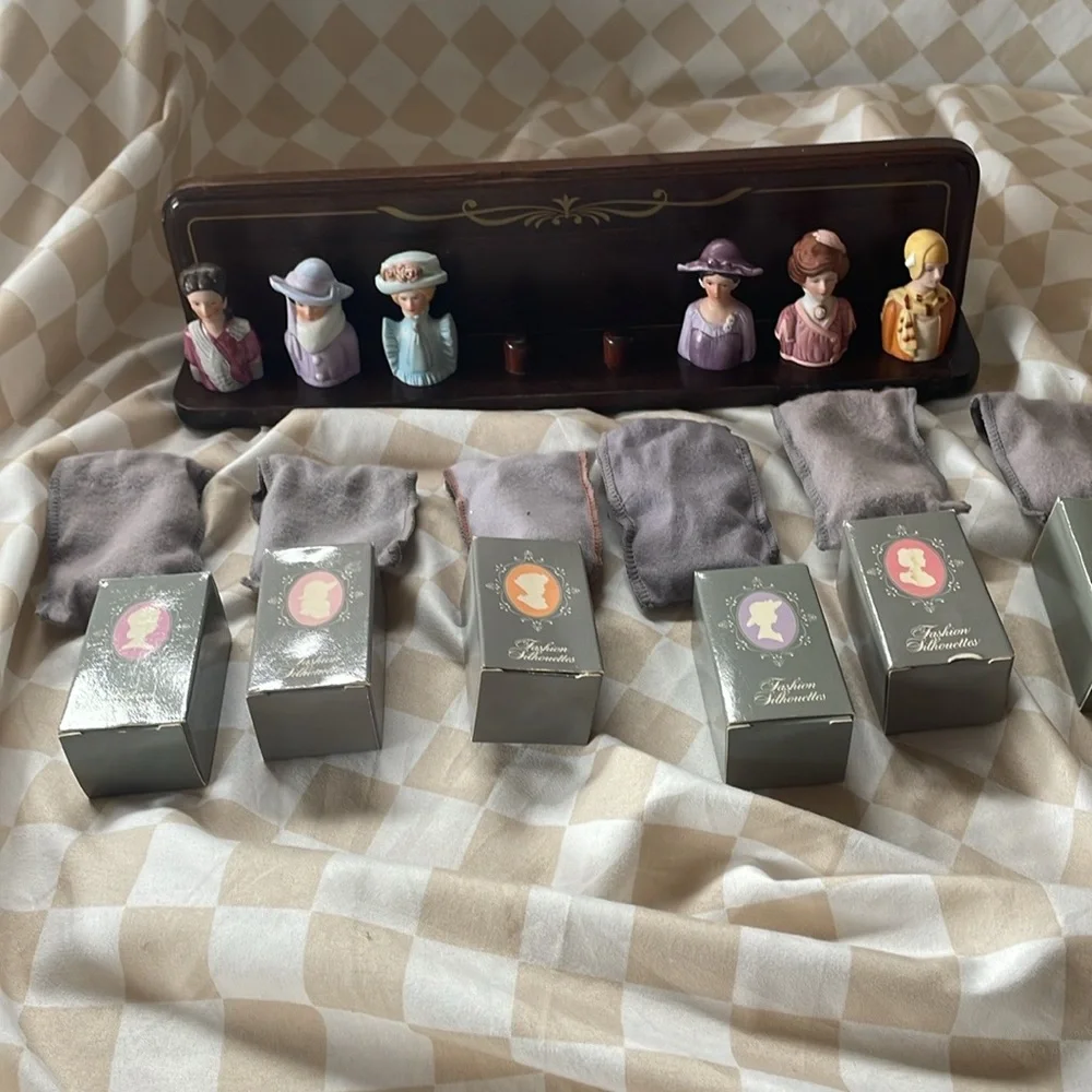 Vintage Avon Fashion Silhouettes w/ Display Rack - Picture 7 of 8